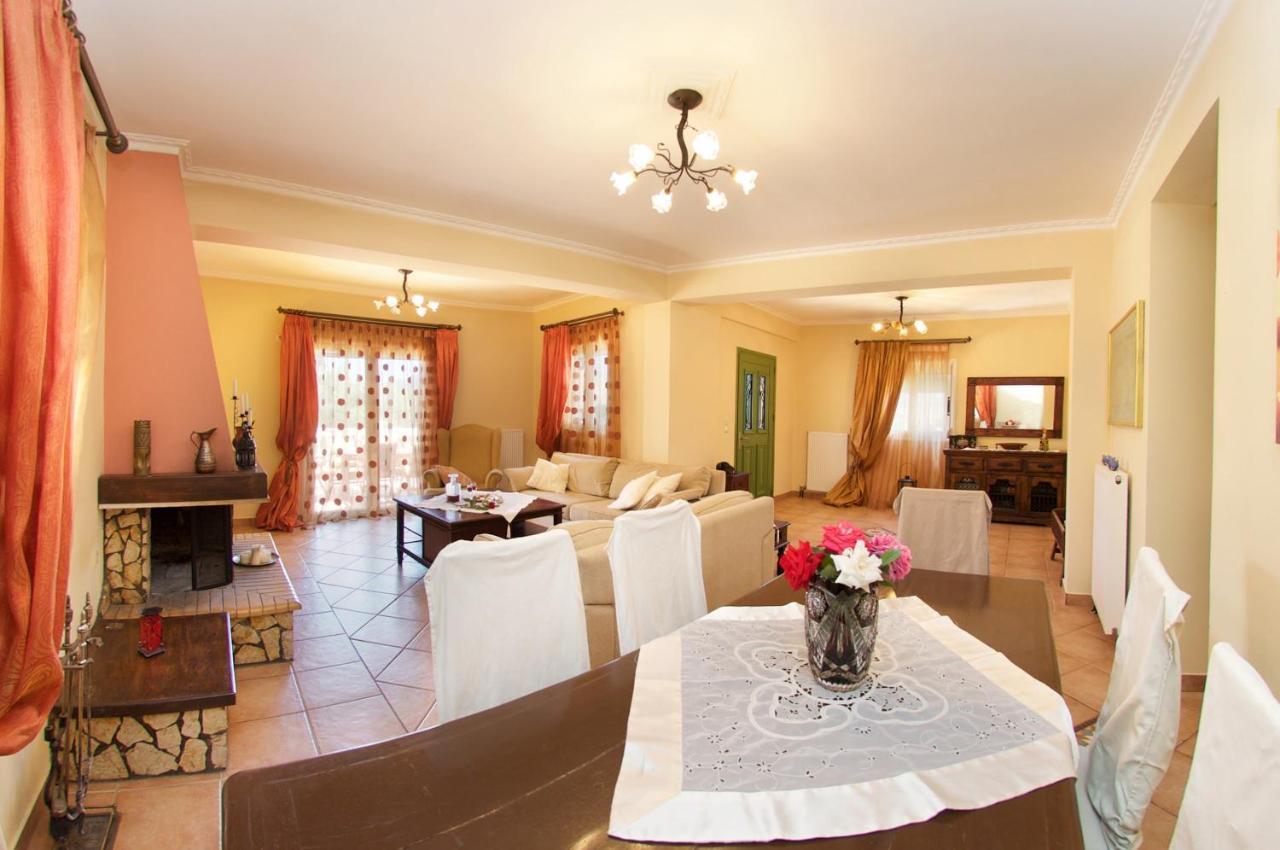 Iliachtides Villas Karavomylos Chambre photo